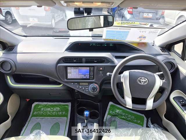 Toyota AQUA 2012-05 6902047-8