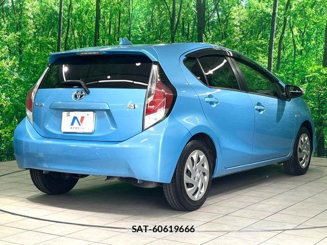 Toyota AQUA 2015-06 6902031-16