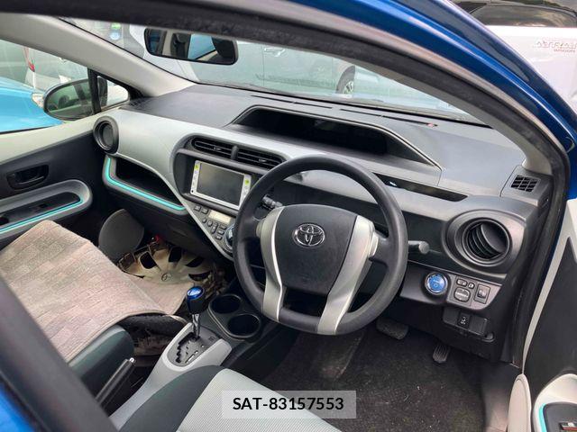 Toyota AQUA 2012-07 6902036-1