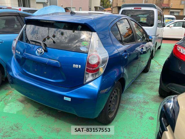 Toyota AQUA 2012-07 6902036-2
