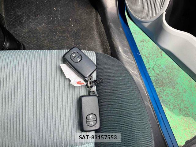 Toyota AQUA 2012-07 6902036-5