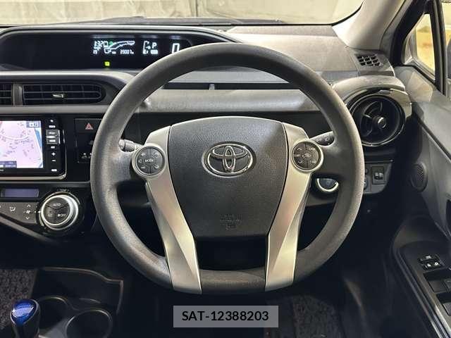 Toyota AQUA 2015-06 6902018-9