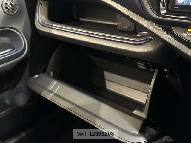 Toyota AQUA 2015-06 6902018-23