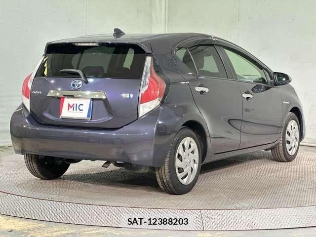 Toyota AQUA 2015-06 6902018-4