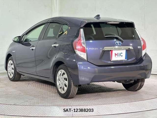 Toyota AQUA 2015-06 6902018-6