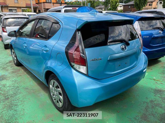 Toyota AQUA 2015-01 6902019-2