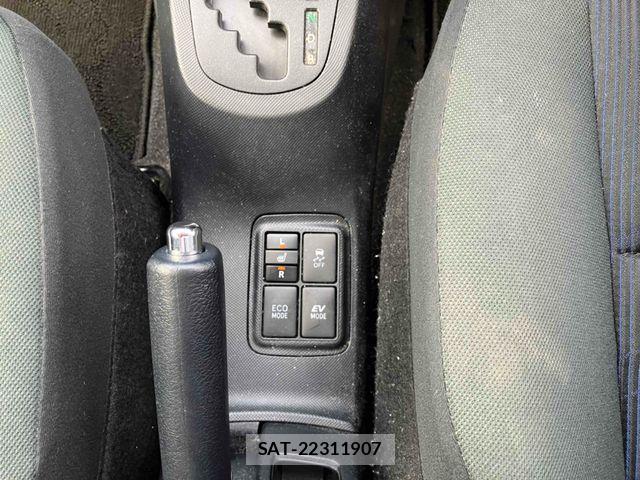 Toyota AQUA 2015-01 6902019-7
