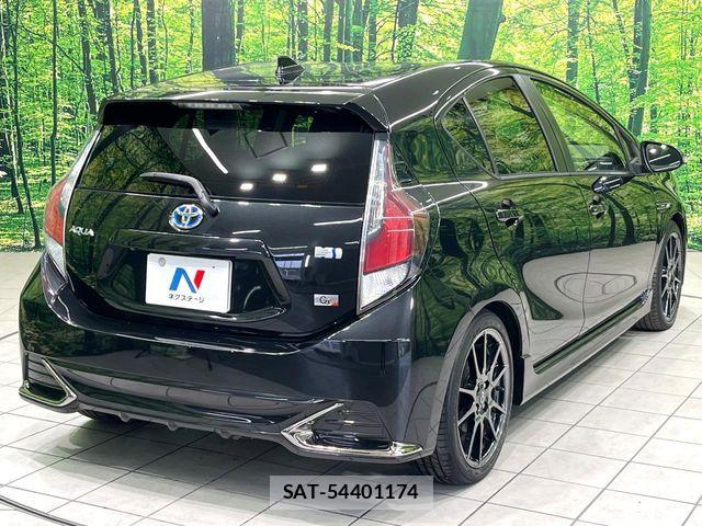 Toyota AQUA 2017-06 6901990-16