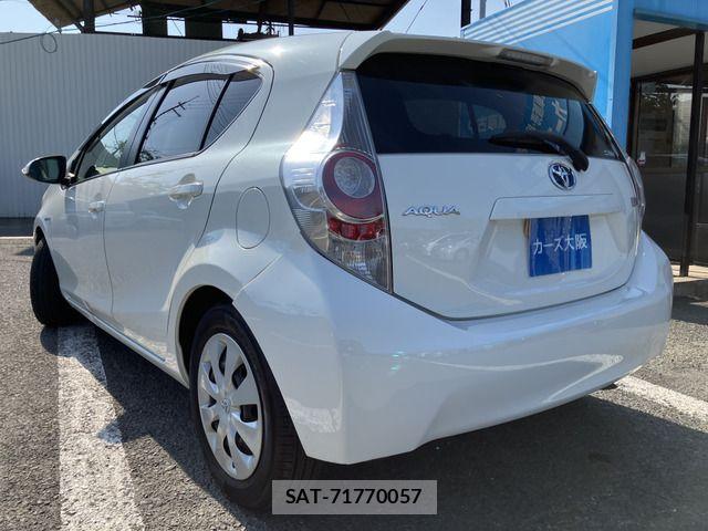 Toyota AQUA 2012-07 6902055-2
