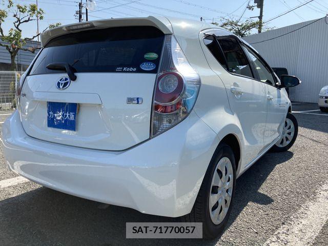 Toyota AQUA 2012-07 6902055-3