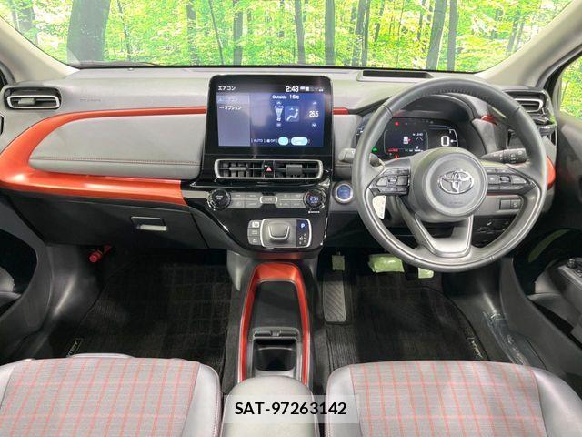 Toyota AQUA 2023-11 6901939-1