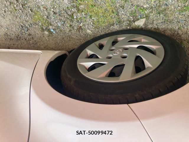 Toyota AQUA 2015-08 6902038-6
