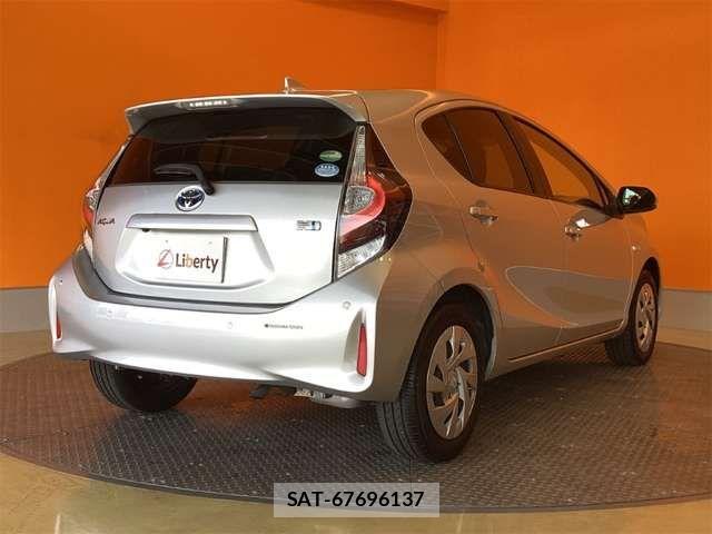 Toyota AQUA 2019-08 6901957-8