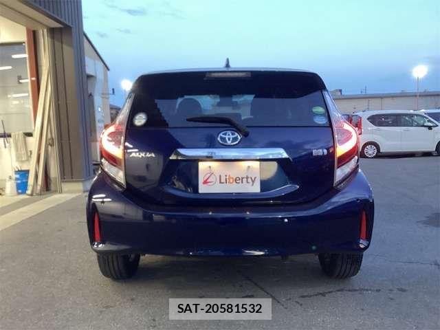 Toyota AQUA 2020-08 6901966-12
