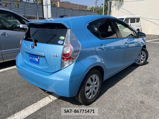 Toyota AQUA 2012-07 6902040-2