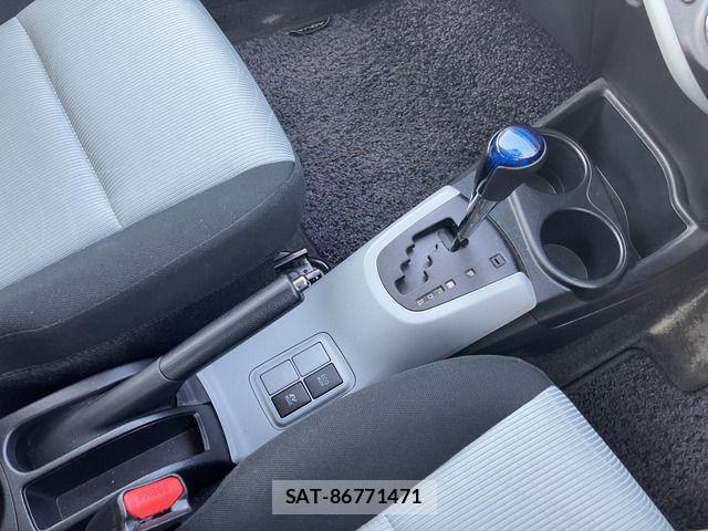 Toyota AQUA 2012-07 6902040-8