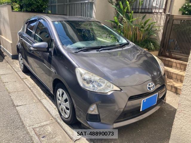 Toyota AQUA 2013-08 6902041-0