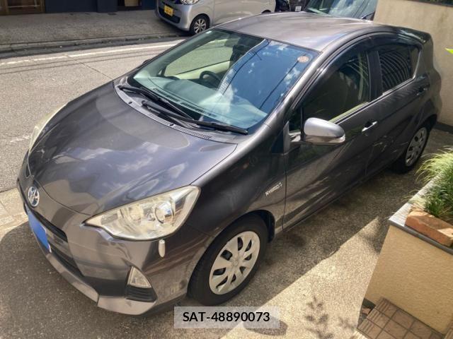 Toyota AQUA 2013-08 6902041-1