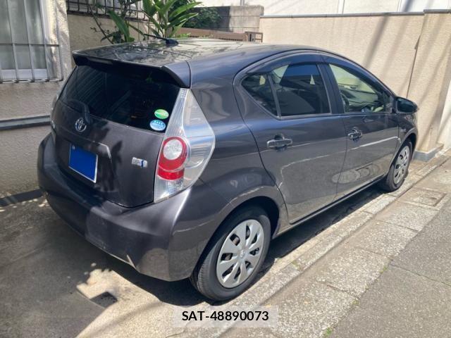 Toyota AQUA 2013-08 6902041-2