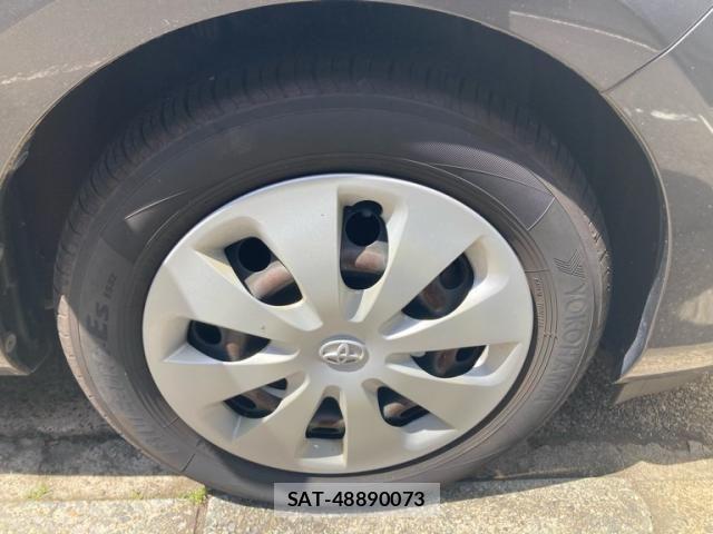 Toyota AQUA 2013-08 6902041-3