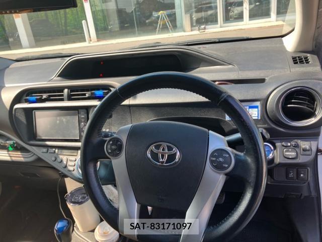 Toyota AQUA 2012-02 6902079-16