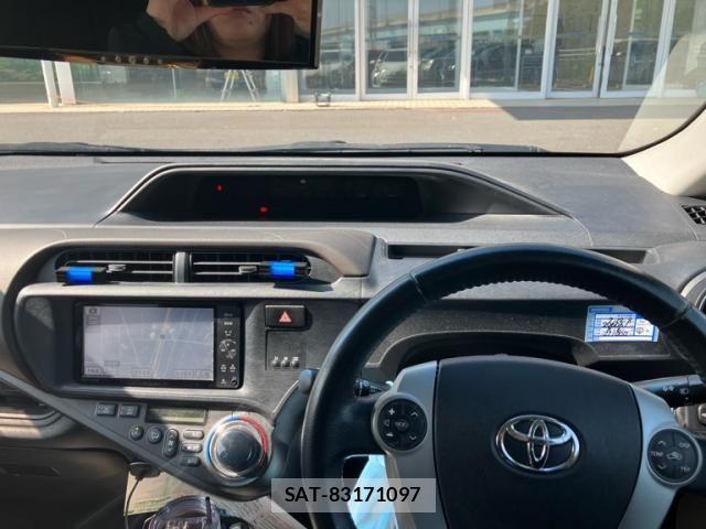 Toyota AQUA 2012-02 6902079-23