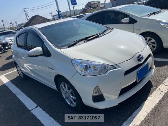 Toyota AQUA 2012-02 6902079-2