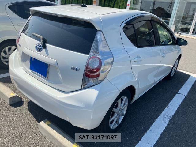 Toyota AQUA 2012-02 6902079-3