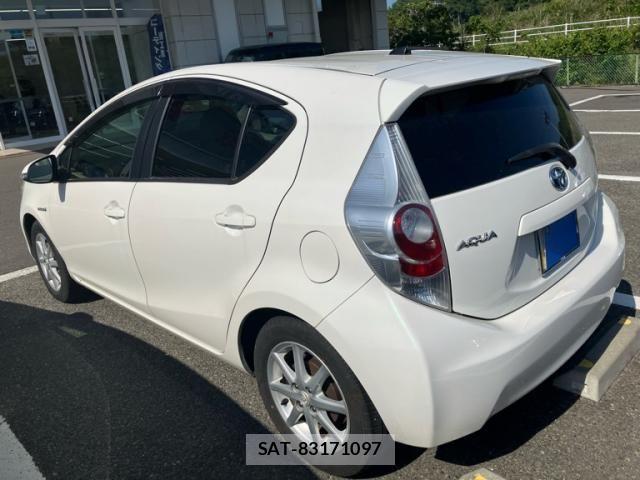 Toyota AQUA 2012-02 6902079-4