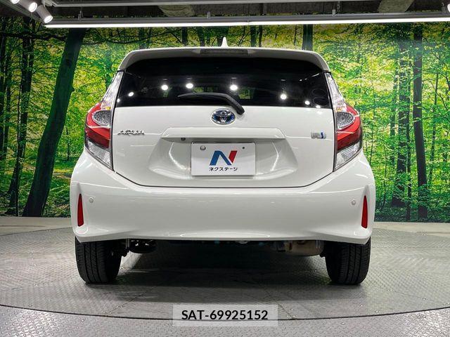 Toyota AQUA 2018-03 6901977-14