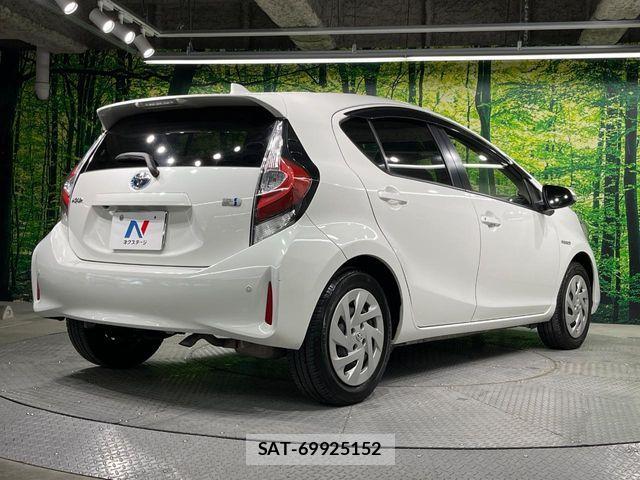 Toyota AQUA 2018-03 6901977-16