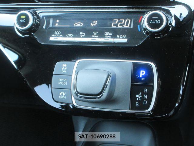Toyota AQUA 2023-08 6901948-10