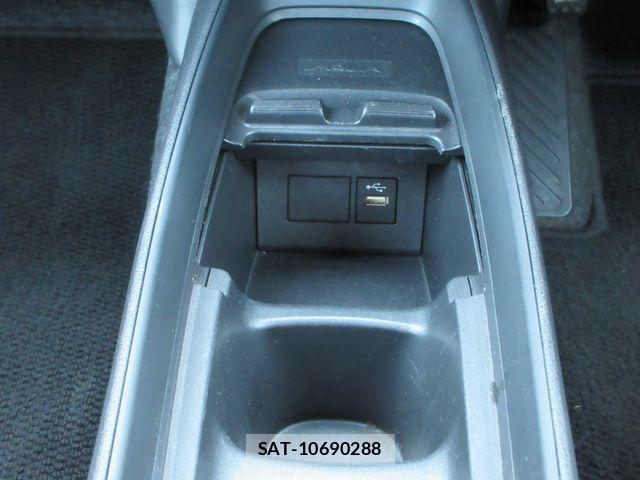 Toyota AQUA 2023-08 6901948-11
