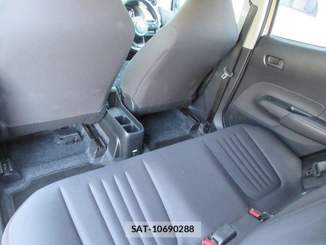 Toyota AQUA 2023-08 6901948-14