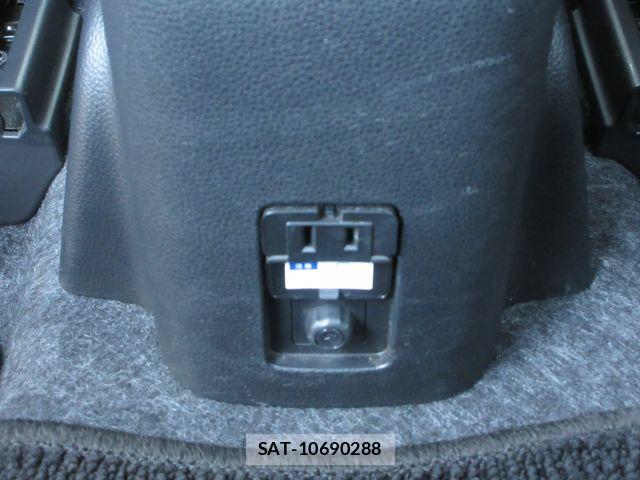 Toyota AQUA 2023-08 6901948-15