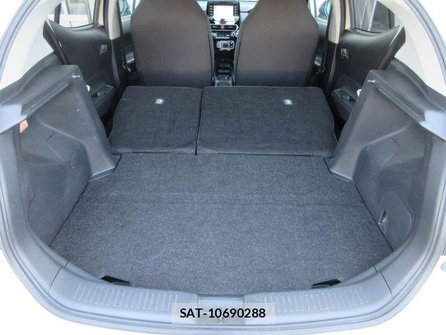 Toyota AQUA 2023-08 6901948-17