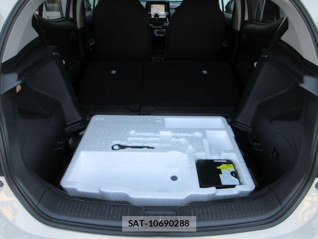 Toyota AQUA 2023-08 6901948-18