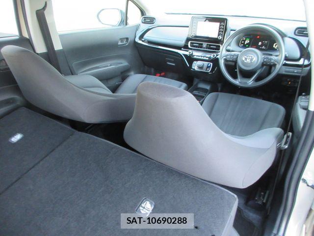 Toyota AQUA 2023-08 6901948-19