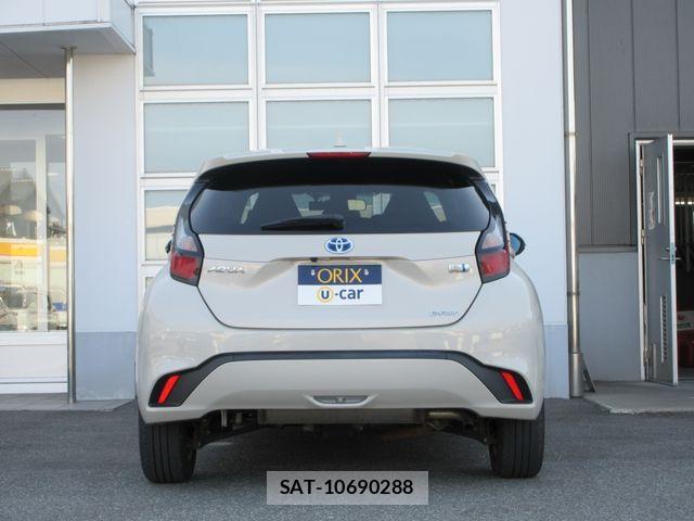 Toyota AQUA 2023-08 6901948-22