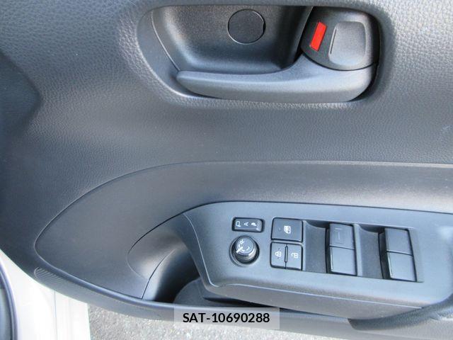 Toyota AQUA 2023-08 6901948-24