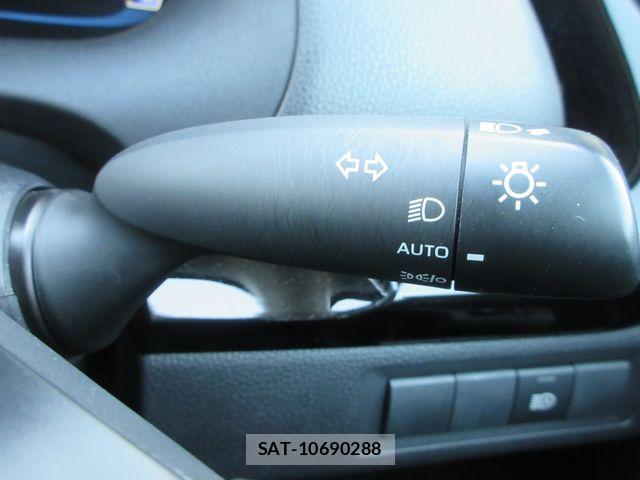 Toyota AQUA 2023-08 6901948-25