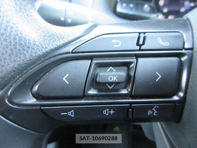 Toyota AQUA 2023-08 6901948-26