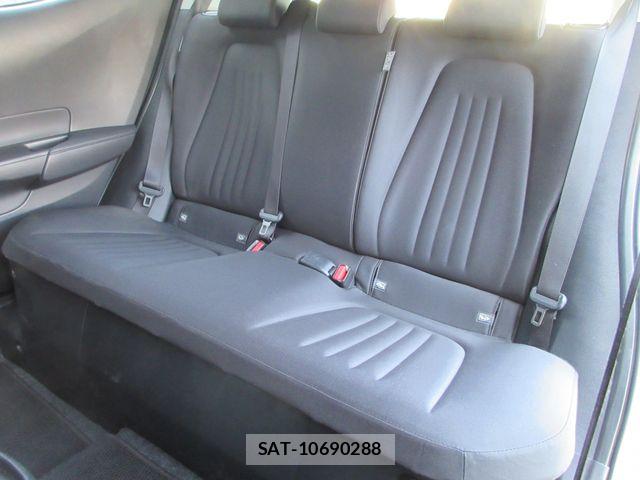Toyota AQUA 2023-08 6901948-28