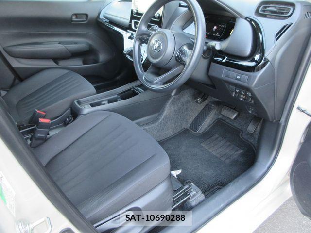 Toyota AQUA 2023-08 6901948-3