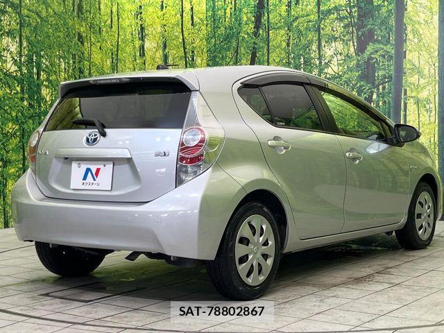 Toyota AQUA 2013-12 6901994-16