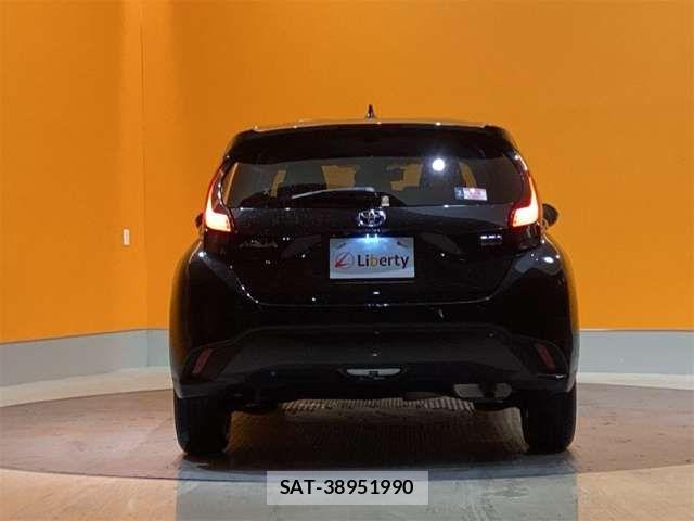 Toyota AQUA 2023-02 6901941-11