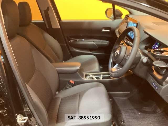 Toyota AQUA 2023-02 6901941-13