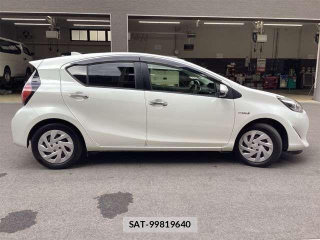 Toyota AQUA 2018-05 6901978-17