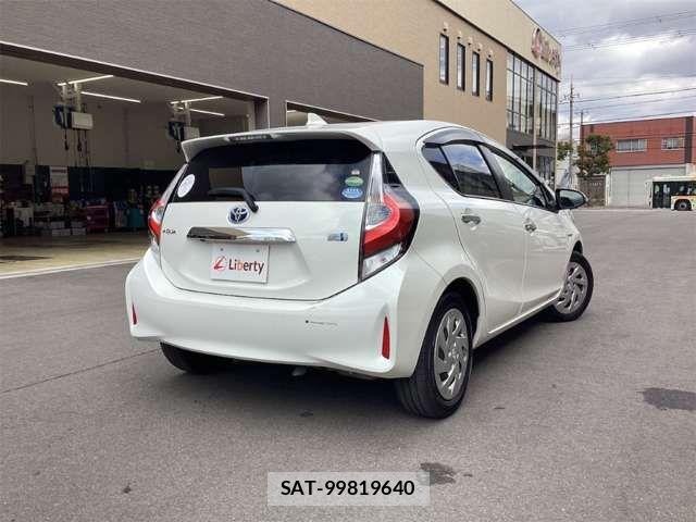 Toyota AQUA 2018-05 6901978-4