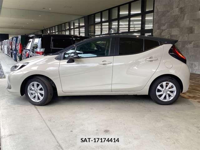 Toyota AQUA 2025-11 6901934-10